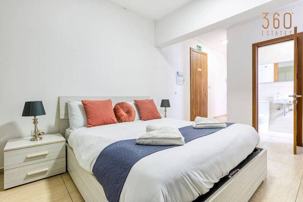 Foto 2 von 30: Charming 1Br Apt with access  to roof top terrace.