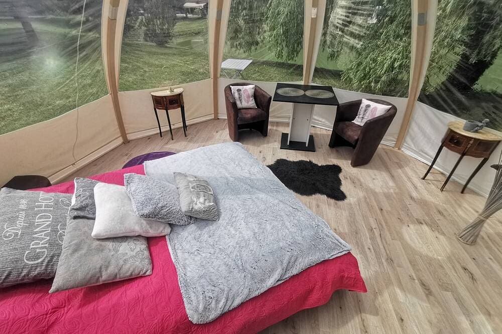 Foto 7 von 27: Gästezimmer „Bulle des Châteaux“ mit WLAN und Pool