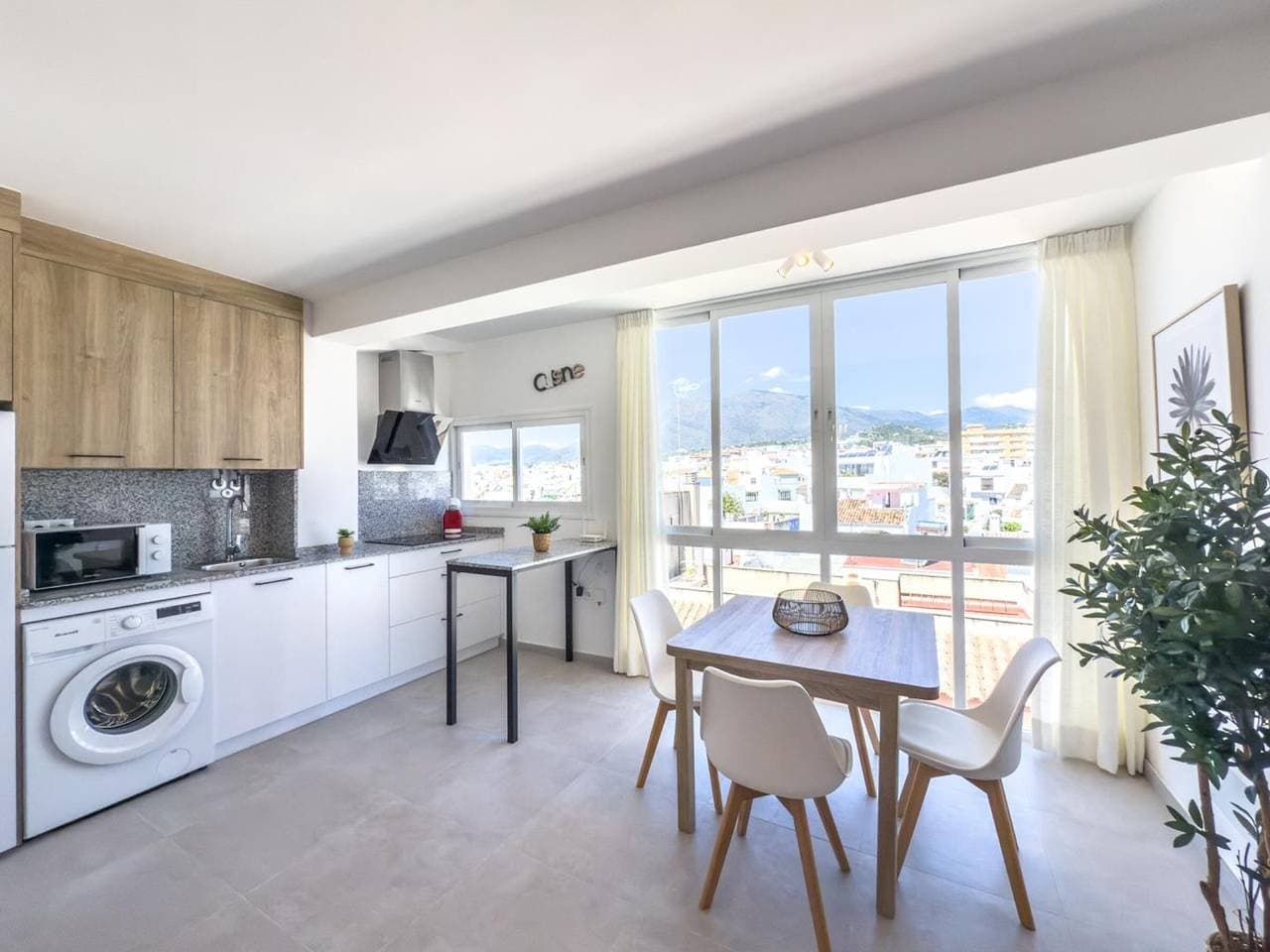 Foto 9 von 25: Moderne Wohnung in Estepona, Bergblick