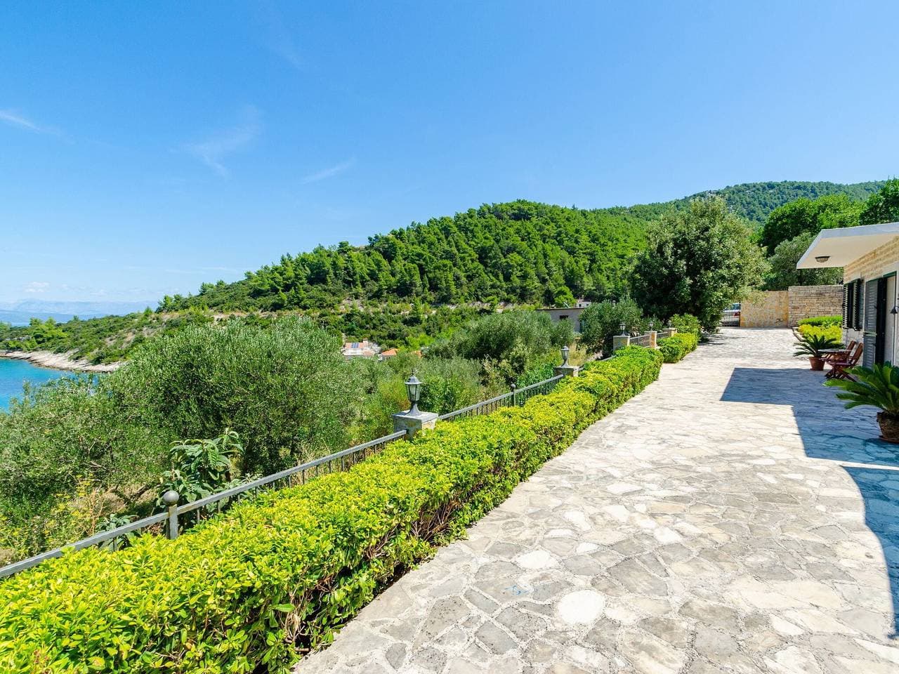 Foto 2 von 32: Ferienhaus mit 2 Schlafzimmern und Terrasse