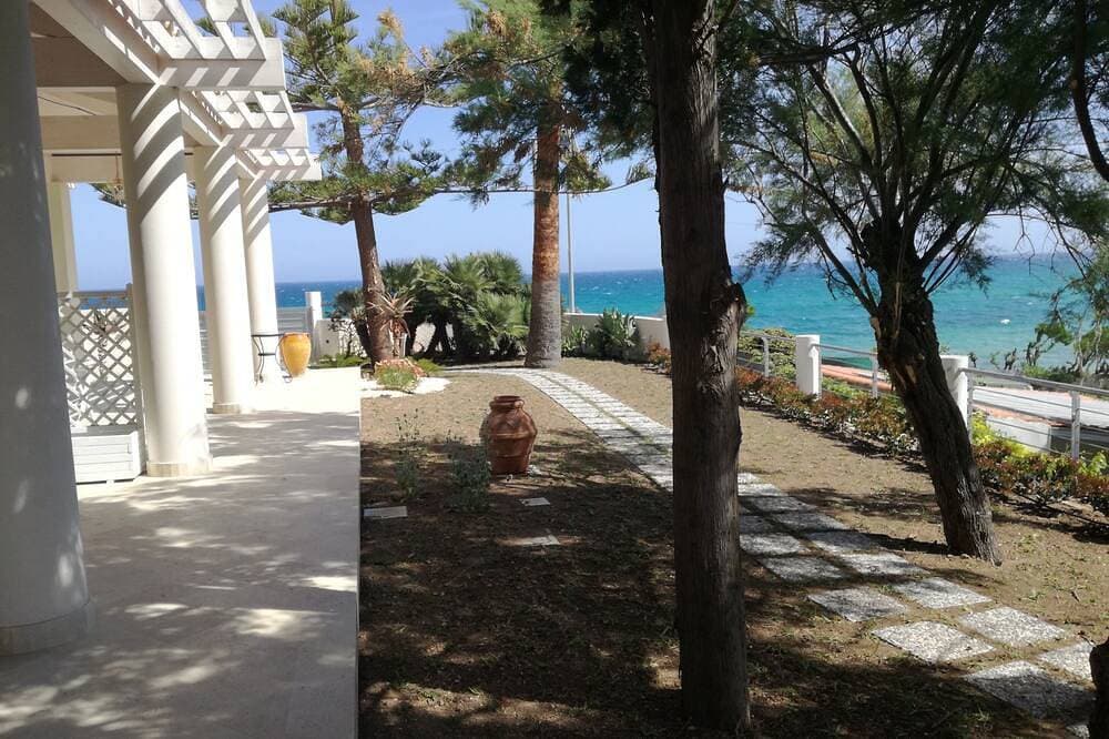 Foto 8 von 27: Villen mit Blick auf das Meer
