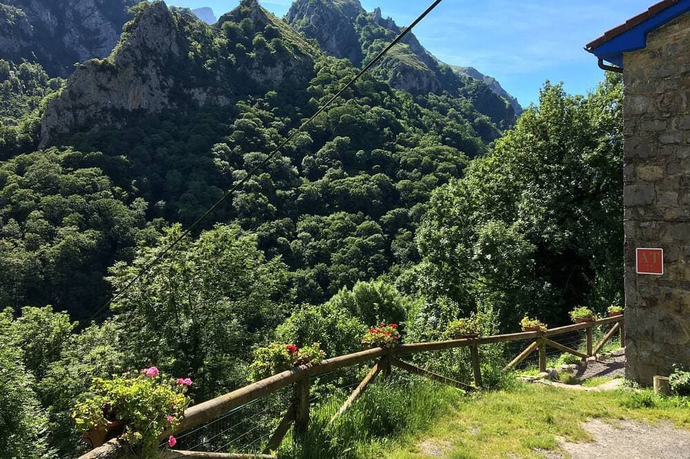 Foto 12 von 16: Natürliche Jacuzzi beeindruckende Schlucht in den Picos de Europa