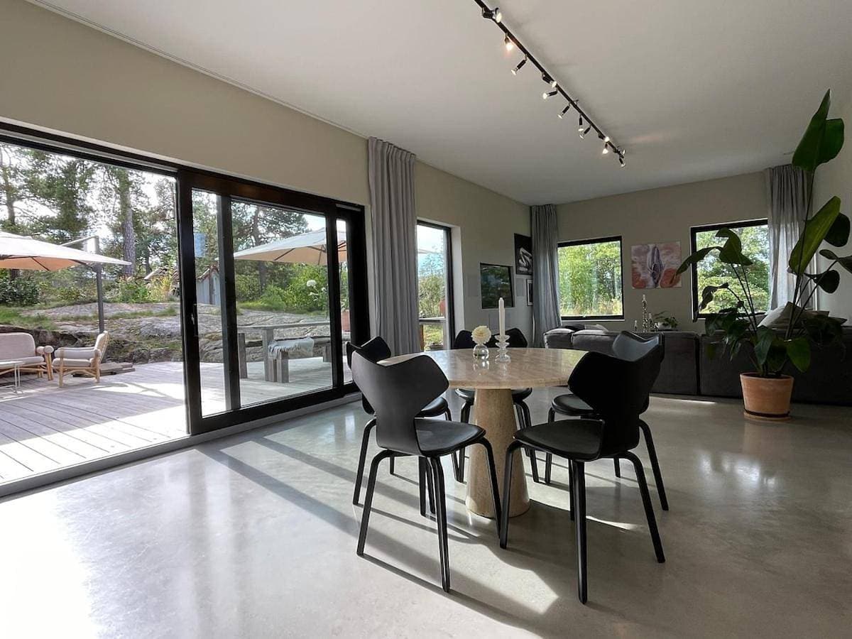 Modern Villa near city with 4 bedrooms 1