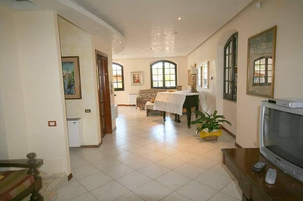 Foto 11 von 21: Villa Trapezio with private pool and tennis court