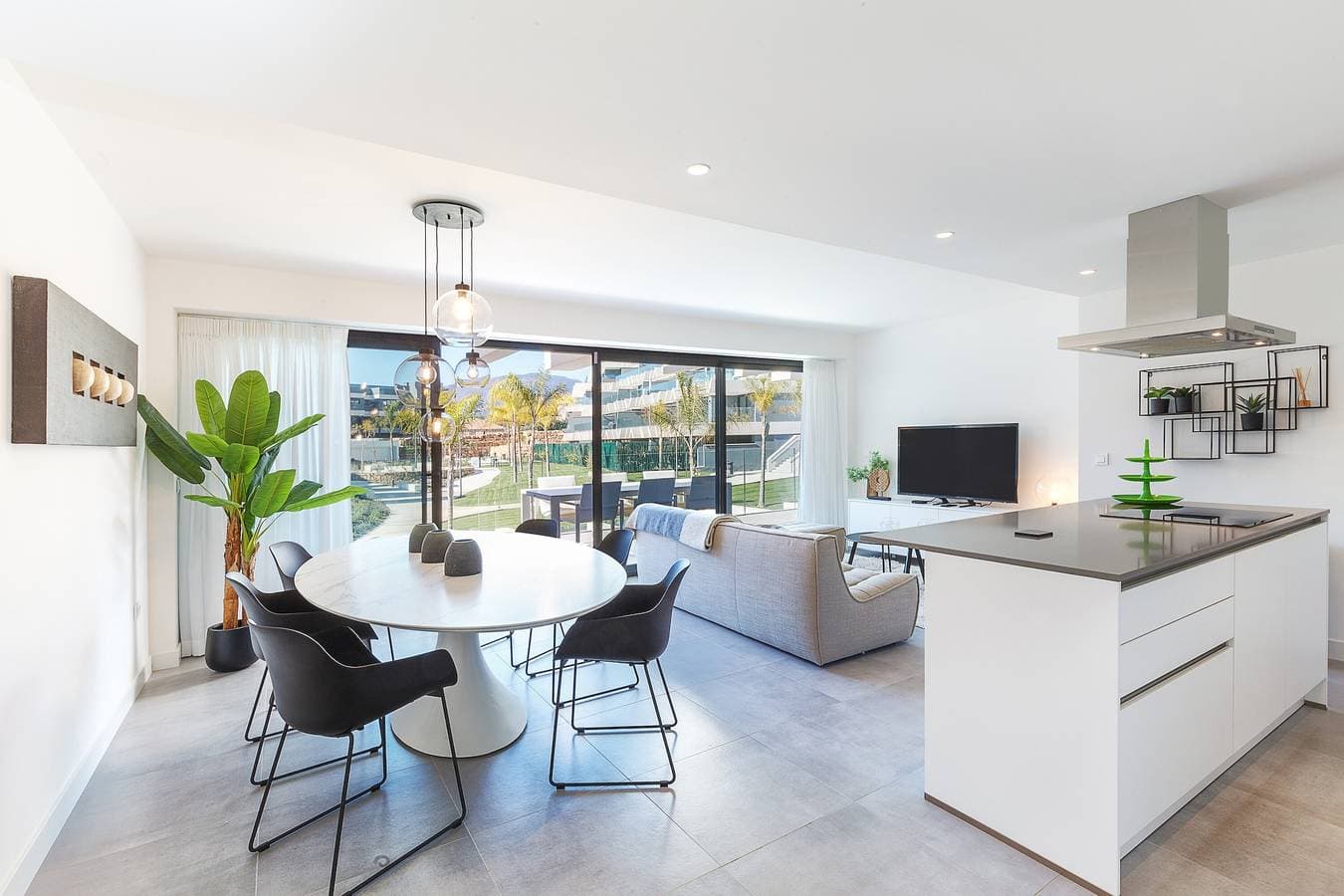 Foto 4 von 26: Luxuriöse Ferienwohnung mit 3 Schlafzimmern mit Bergblick, Pool, WLAN & Terrasse