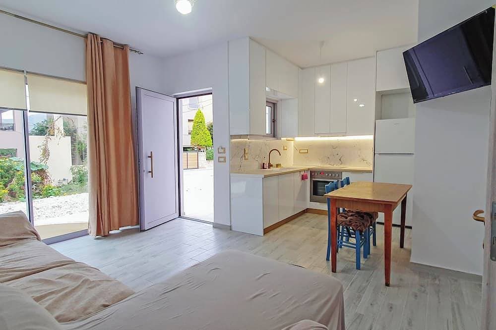 Foto 6 von 9: Mpoulakis Apt 64 with swimming pool around it, in the most convenient location