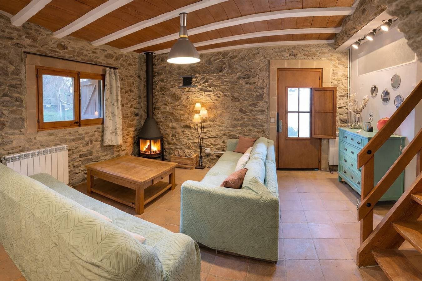 Foto 4 von 31: Casa Rural 'Masia Sa Calma - La Tribu' mit Bergblick, Gemeinschaftsterrasse und WLAN