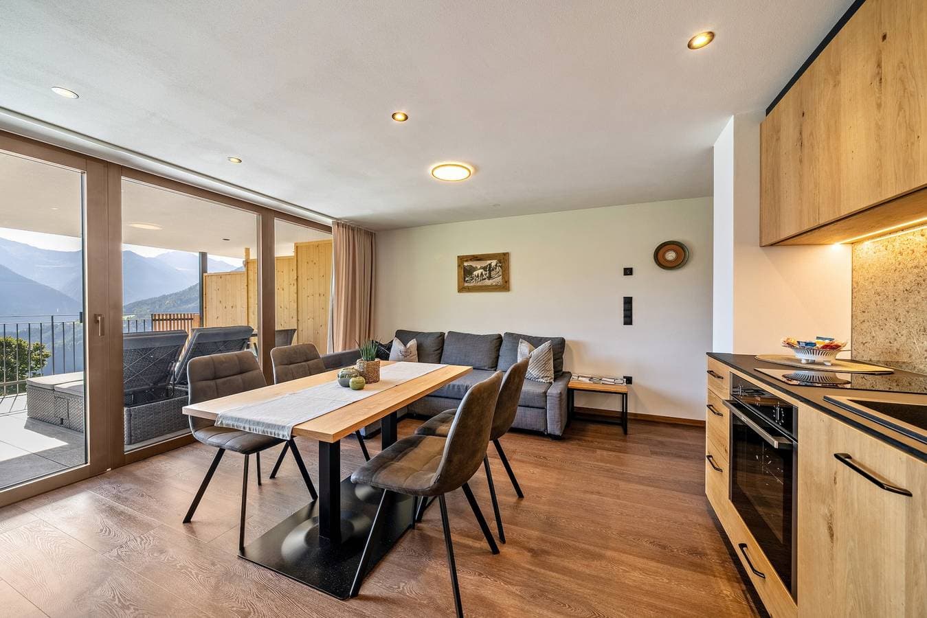 Foto 10 von 14: Ferienwohnung 'Sunnseitn Lodge Alps' mit Bergblick, privater Terrasse und WLAN