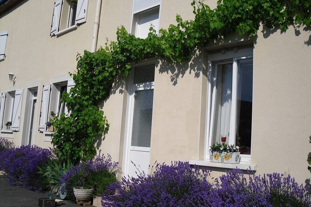 Foto 11 von 28: Ferienhaus 4/6 Pers in den Ardennen, Hallenbad, Greenway geht vorbei.