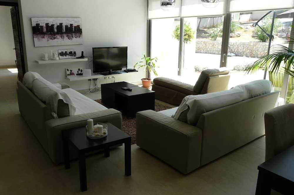 Foto 12 von 28: Moderne Villa mit Pool und schläft 8