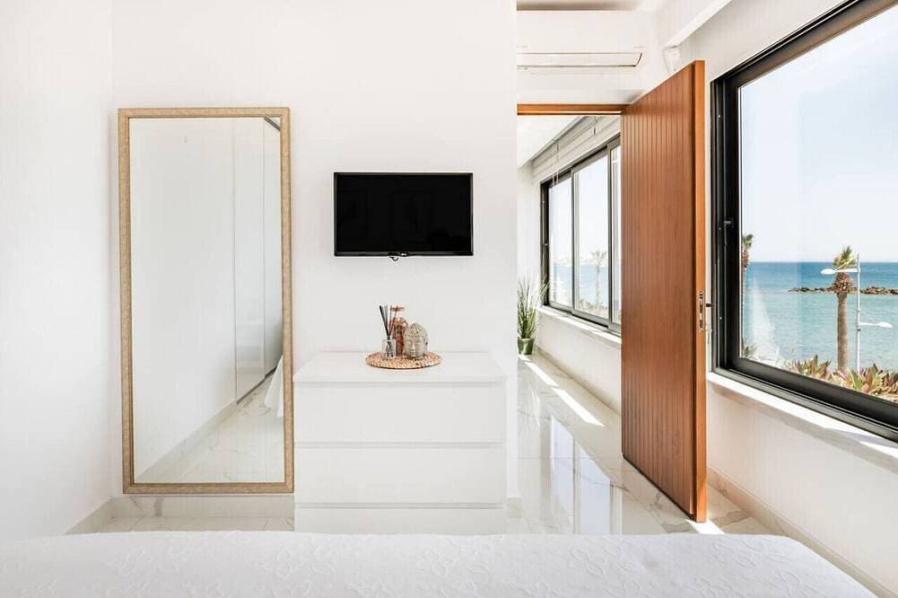 Foto 7 von 22: Phaedrus Living Seaview Luxury Marina Court