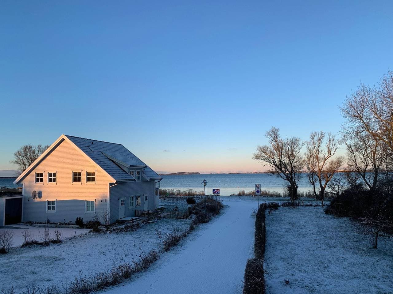 Foto 7 von 22: Fewo " Strandhaus Wiek " direkt am Wasser mit herrlichen Weitblick