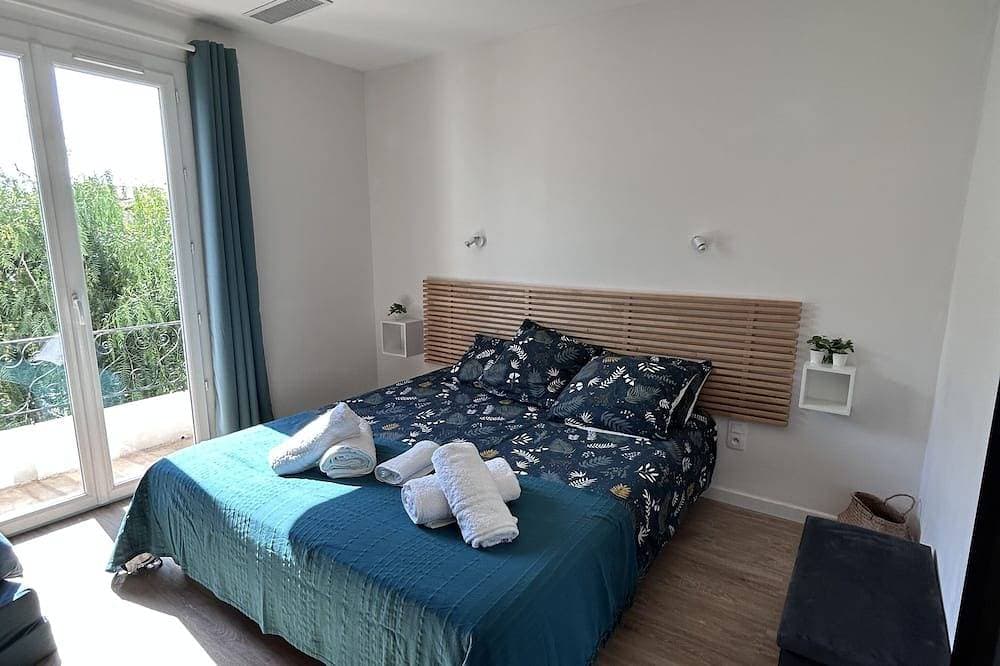 Foto 3 von 30: Superb upstairs villa with private garden and parking.