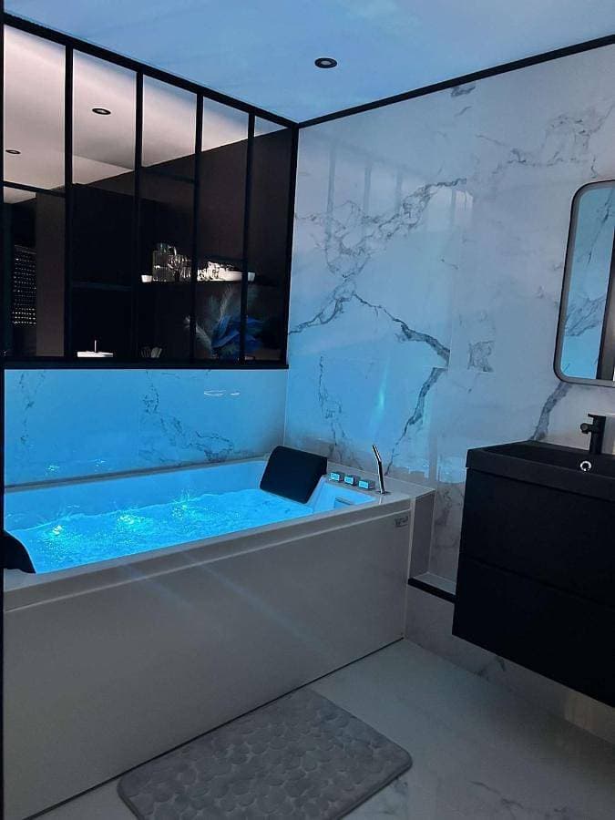Love Room Paradise 1
