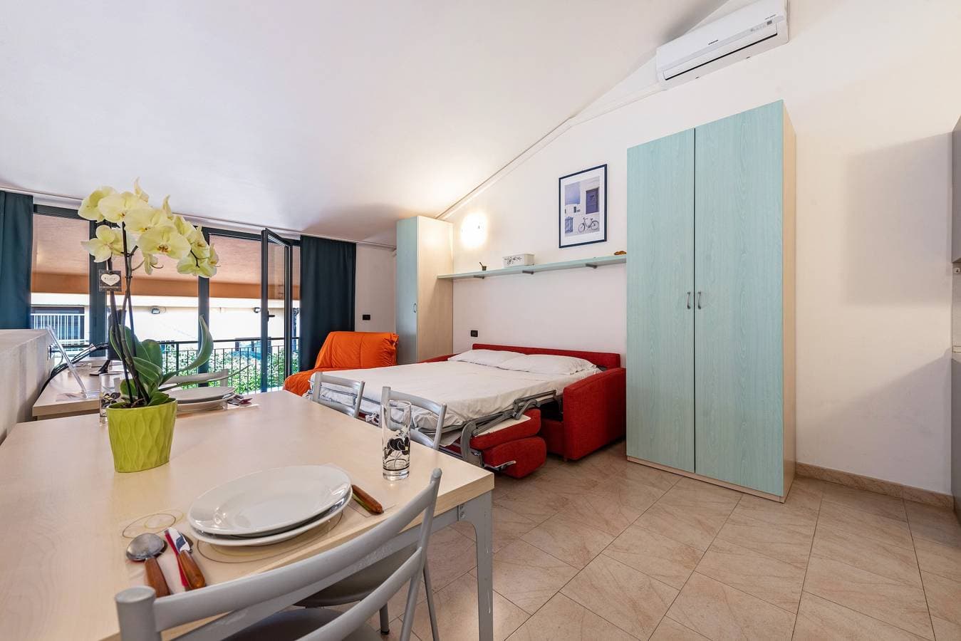 Foto 11 von 15: Studio-Apartment „Cozy Le Vele 7 Garda Lake“ mit Bergblick, WLAN und Klimaanlage
