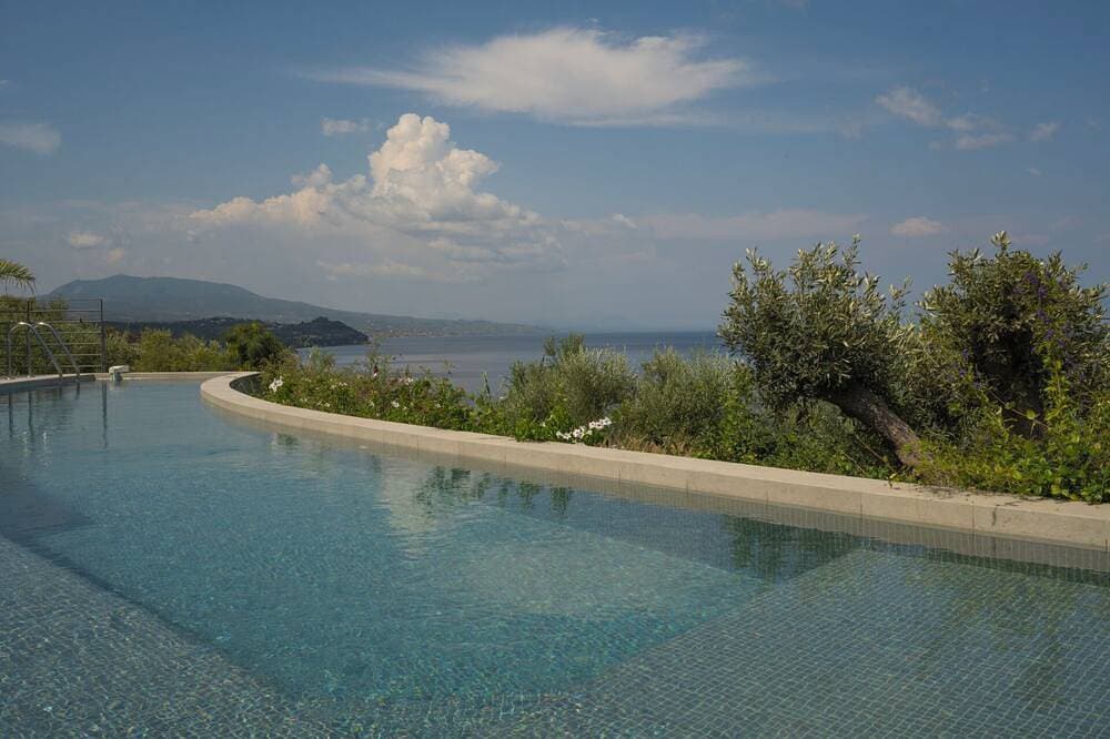 Foto 5 von 9: Luxury Villa with Private Swimming Pool & Sea View