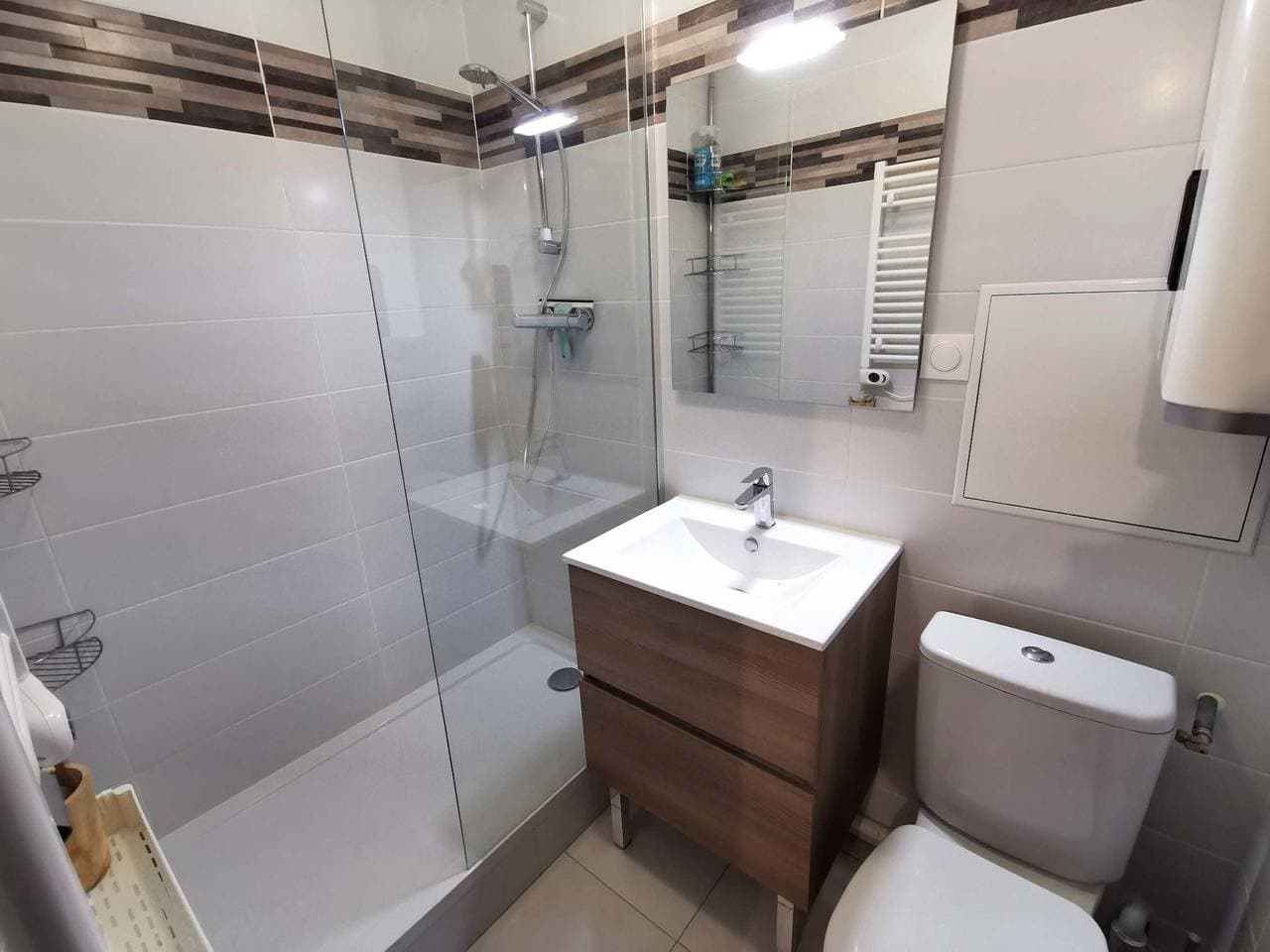 Foto 9 von 16: Gemütliche 2-Zimmer-Kabine, 100m zur Skischule, neue Küche, Balkon, 4 Schlafplätze, keine Haustiere