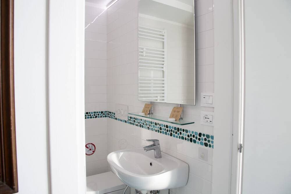 Foto 8 von 16: 2 Bed Flat - Sleeps 4 - Parking - Wifi