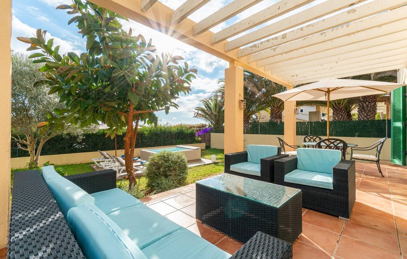 Foto 6 von 33: Meerblick-Apartment mit Pool, Terrasse & AC