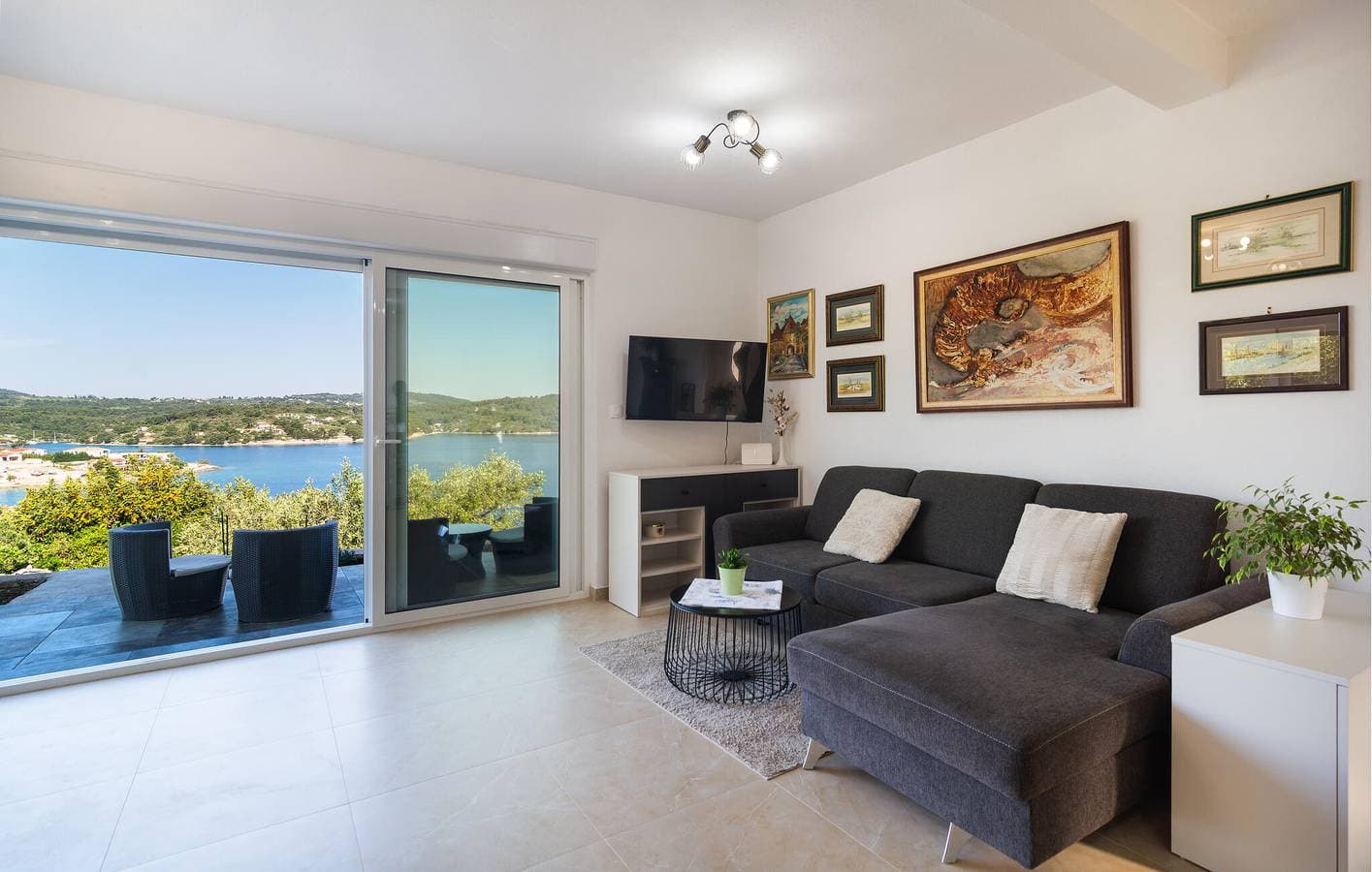 Foto 5 von 21: Gemütliche Ferienwohnung mit Meerblick, Terrasse, WLAN und Parkplatz in Necujam