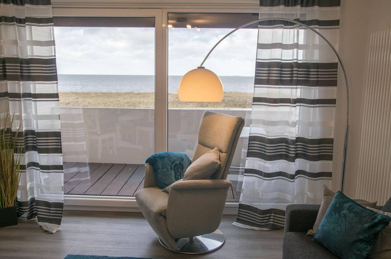 Sahlenburger Strand Whg 4 -gemütliche Wohnung mit Schwimmbad und direktem Meerblick 1