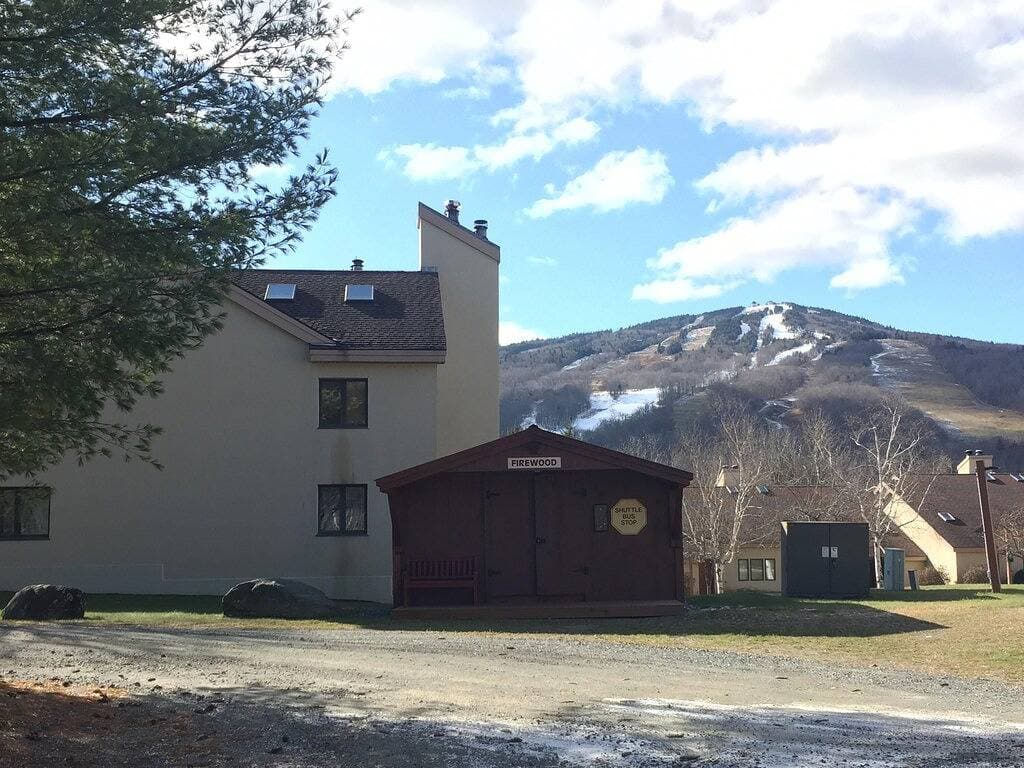 Foto 3 von 11: Neu dekoriert! Tolle Lage am Mount Snow, kostenloser Shuttle, Pool/Whirlpool