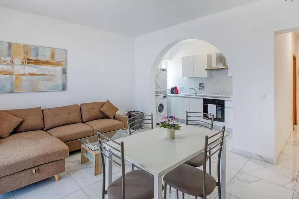 Foto 12 von 30: Seafront 1Br home w/private balcony & AC in Qawra