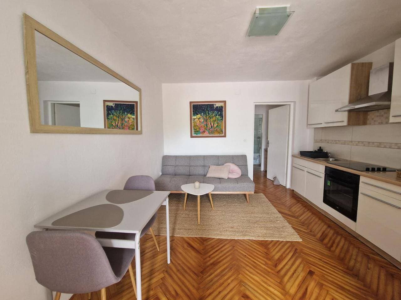 Foto 4 von 9: One-Bedroom Apartment