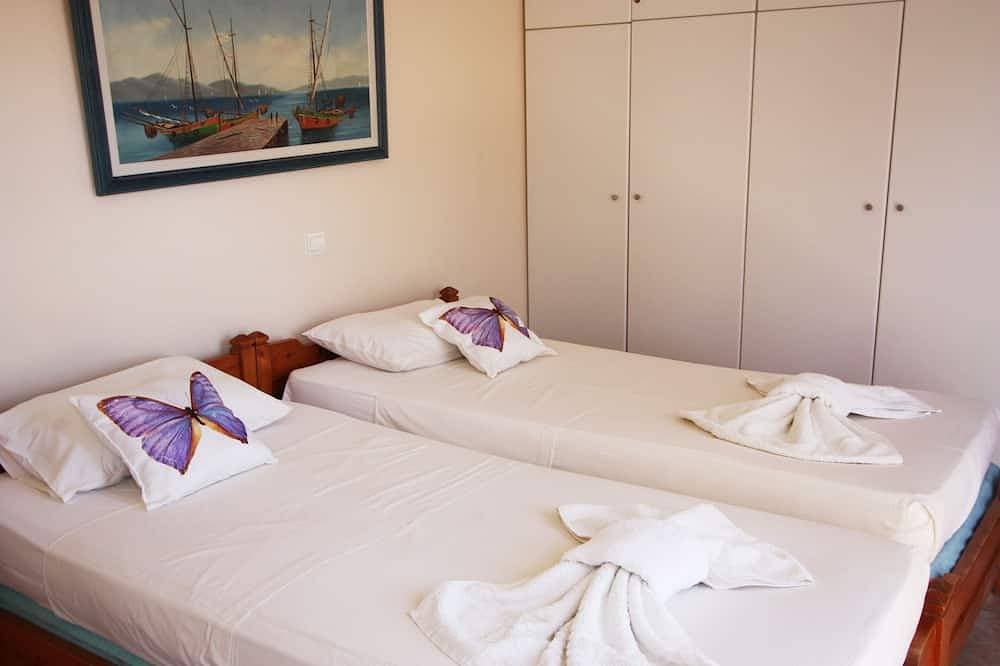 Foto 2 von 30: Mandola Studios Beachside - Skala Beach (Blue Studio)