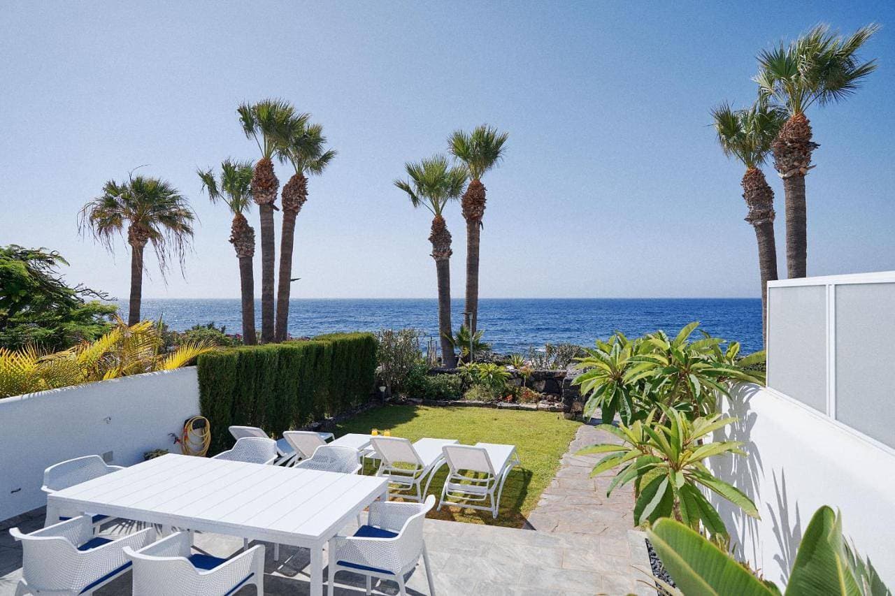 Bright oceanfront bungalow, views, garden, coastal 1