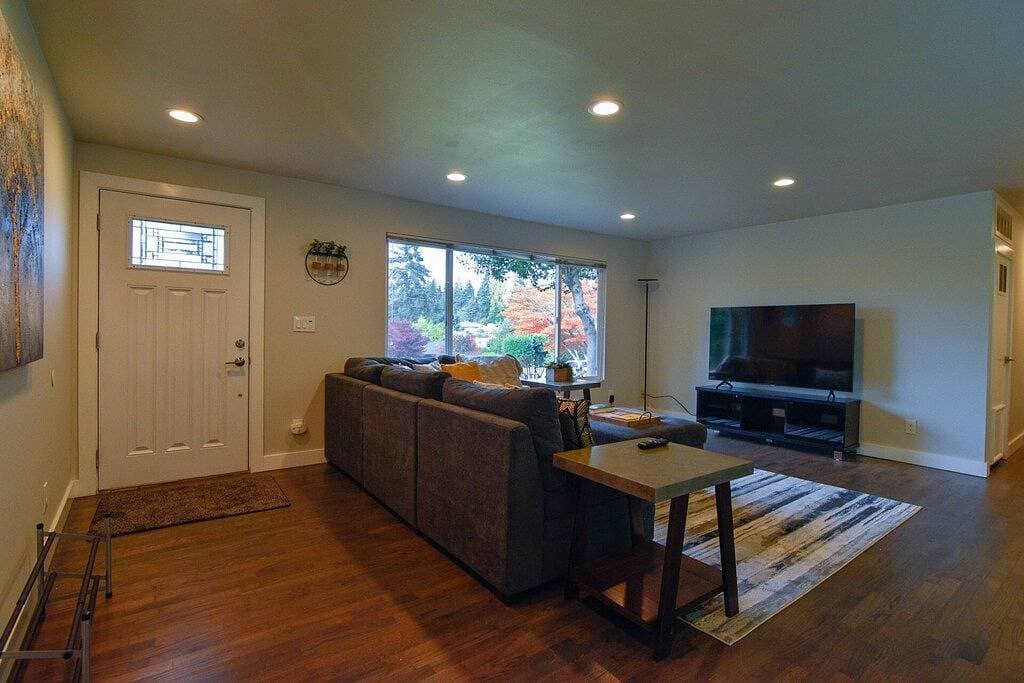 Foto 7 von 18: Ravishing Rambler Home! Garage / Close to Airport