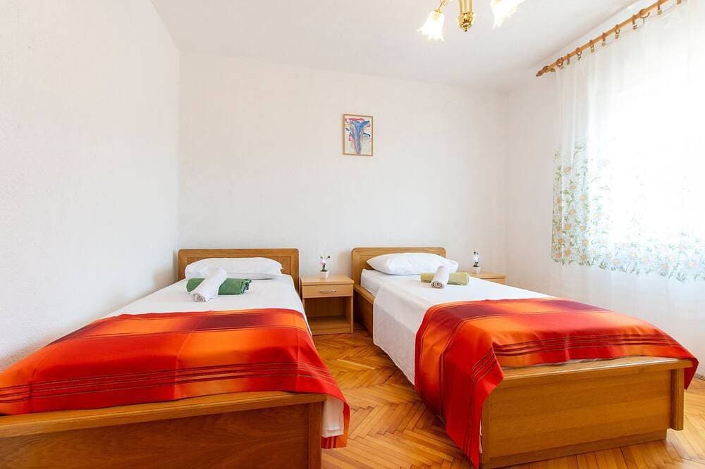 Foto 9 von 30: Wohnung in Tribalj mit Meerblick und Strand