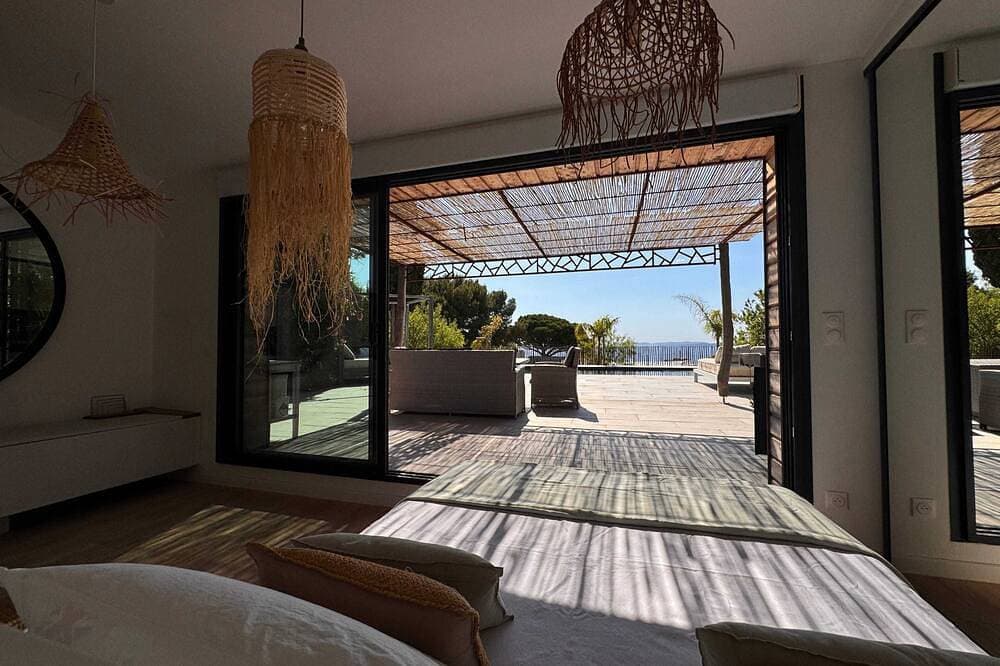 Foto 4 von 15: Secret cove, a private sea view suite, between garden, pool and beach.