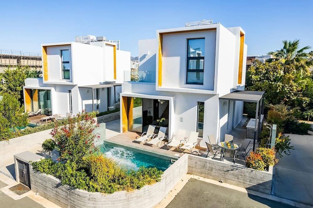 Villa Laurus 2 By Ezoria Villas 1