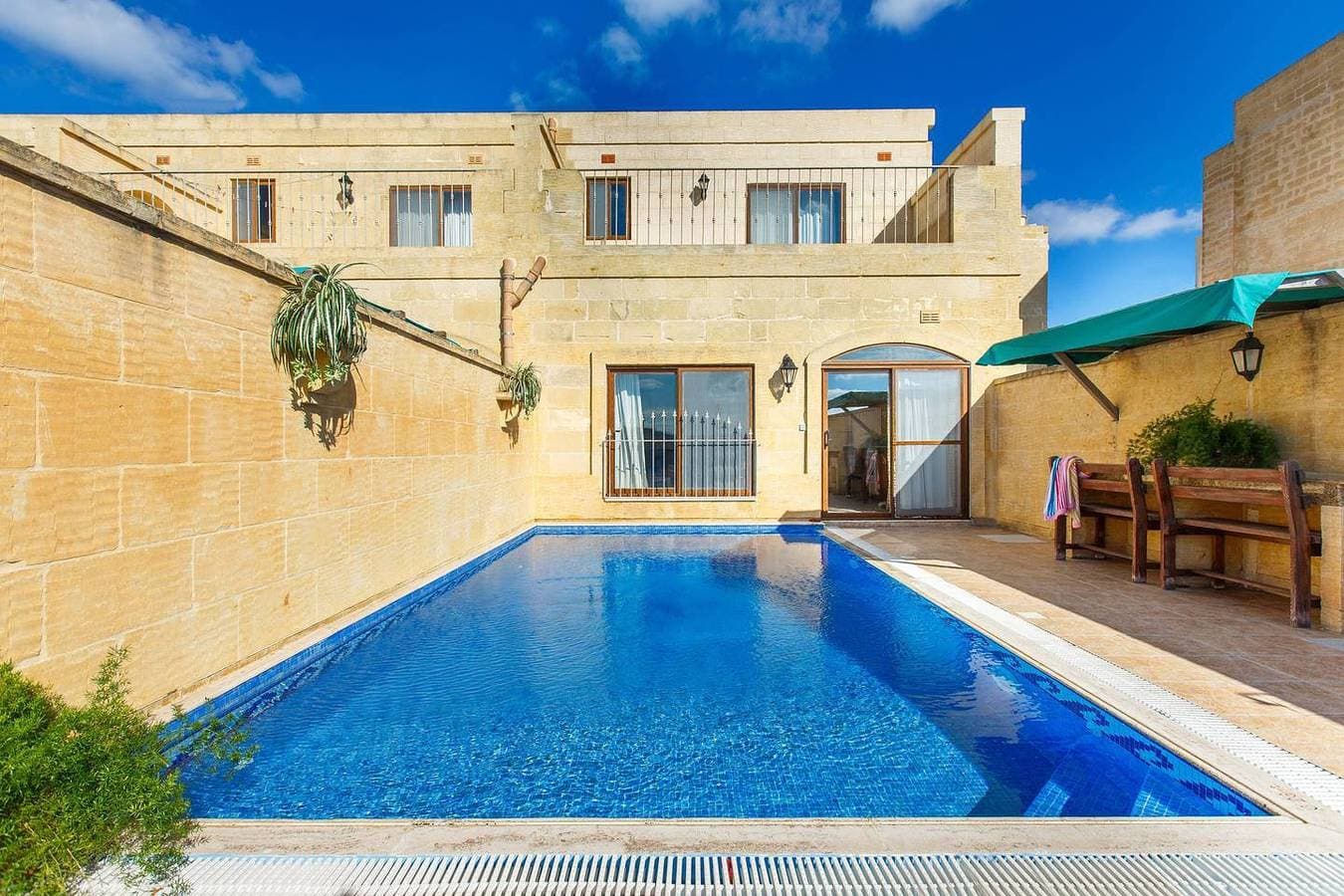 Foto 3 von 24: Villa für 7 Personen mit Balkon