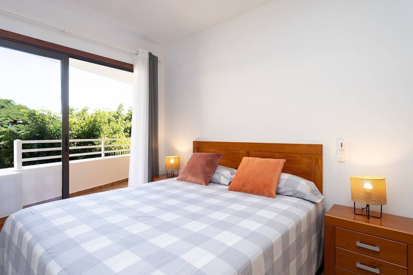 Foto 3 von 30: Ferienwohnung für 4 Personen mit Terrasse