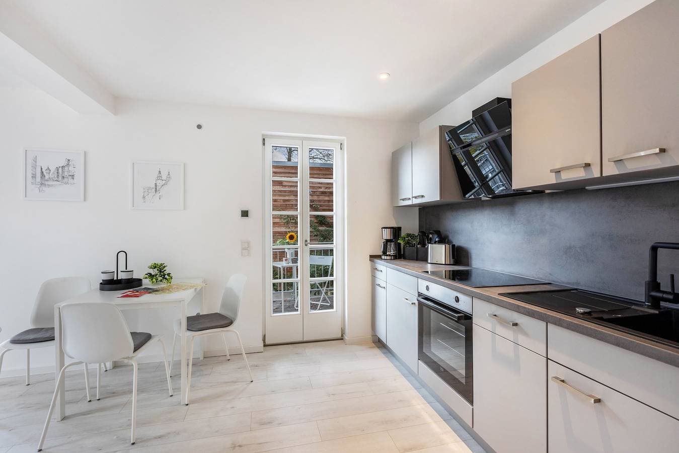 Foto 10 von 30: Ferienwohnung 'Saale Fewo Mit Burgblick' mit Seeblick, Gemeinschaftsgarten und Wi-Fi