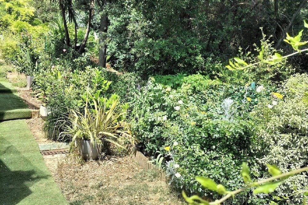 Foto 9 von 21: Ground floor with beautiful garden and view