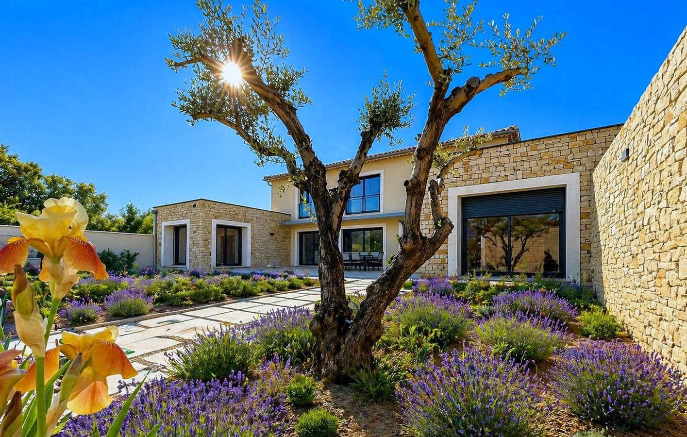 Charmante 300 m² große Wohnung mit Pool, WLAN und Garten in der Nähe des Stadtzentrums von Veaux 1