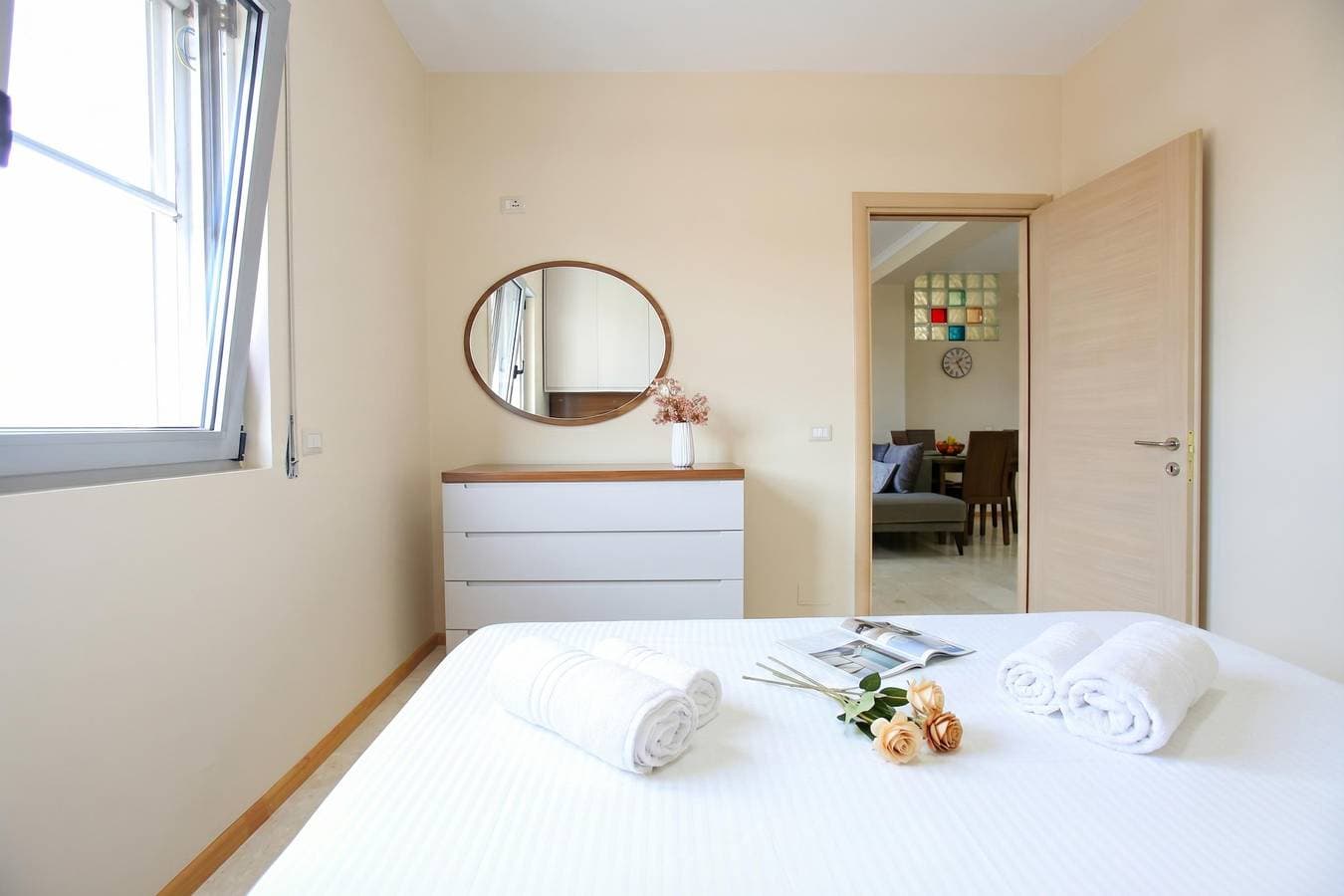 Foto 6 von 21: Vlora Sunset Apartment /w Balcony & Sea View