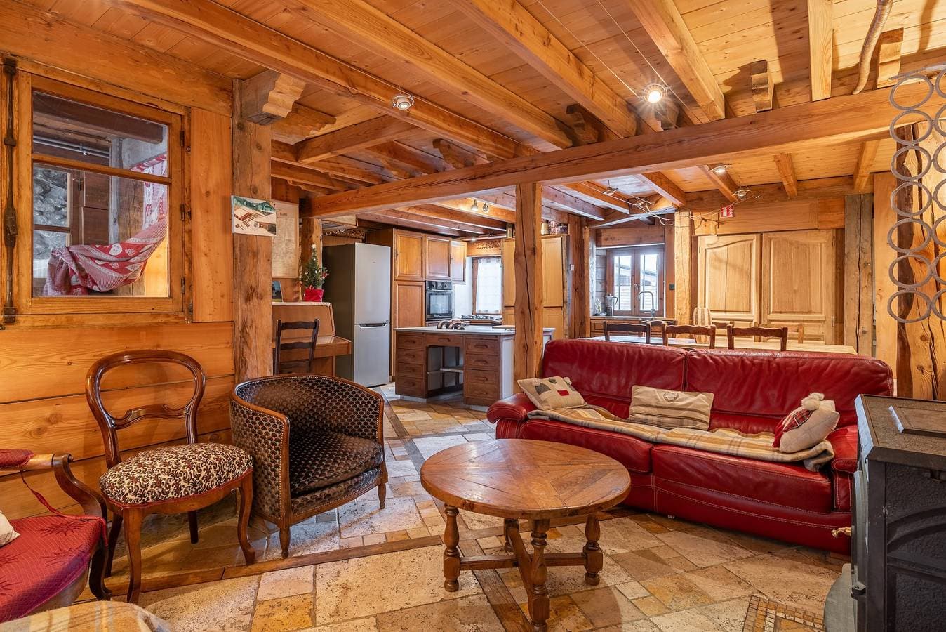 Foto 4 von 44: Chalet „Pierre Bois Lac“ mit Bergblick, gemeinsamer Terrasse und Garten