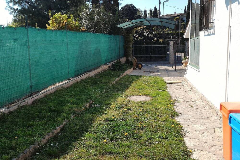 Foto 8 von 29: Gardasee: Penthouse Garten mit Blick auf den See in Peschiera Graditi Tiere