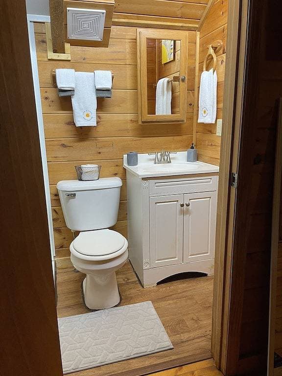 Foto 8 von 31: Cheerful & Cozy 2Bd/2Ba  Cabin. Amazing rates for your visit!