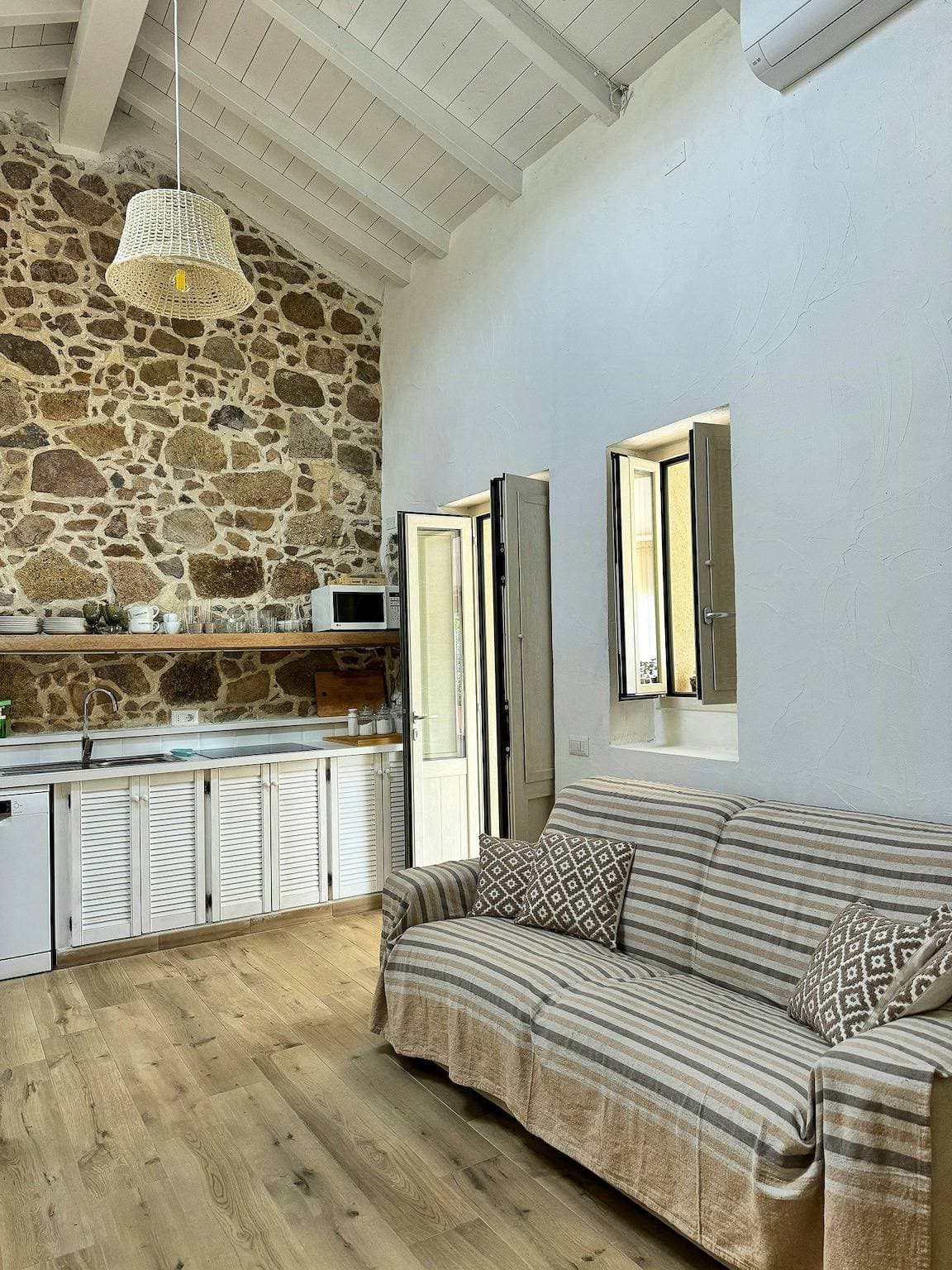 Foto 12 von 28: Alter Schafstall mit Aussicht in Solanas