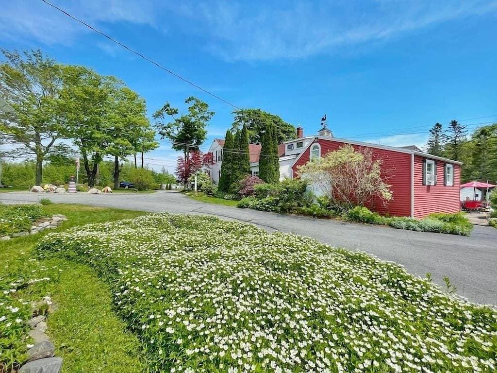 Foto 5 von 28: Open Hearth Inn Cottage 8 - 10 min to Acadia!