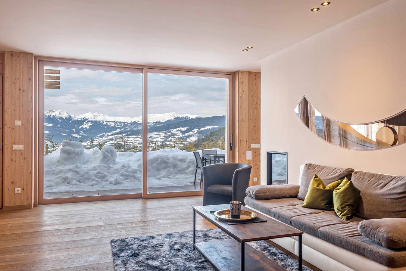 Foto 3 von 34: Schöne Ferienwohnung "Aura Chalets Nr 1" mit Bergblick, WLAN & Garten