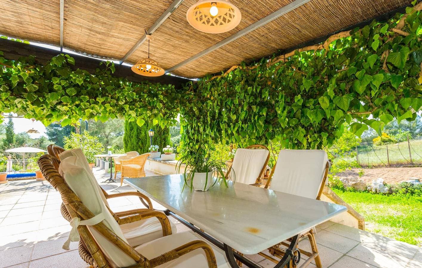 Foto 9 von 32: Modernes Apartment mit Pool, Terrasse und Küche in der Nähe des Eigentümers