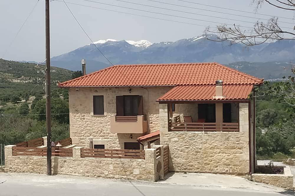 Sehr ruhige traditionelle Steinvilla an der Natur in Südkreta 1