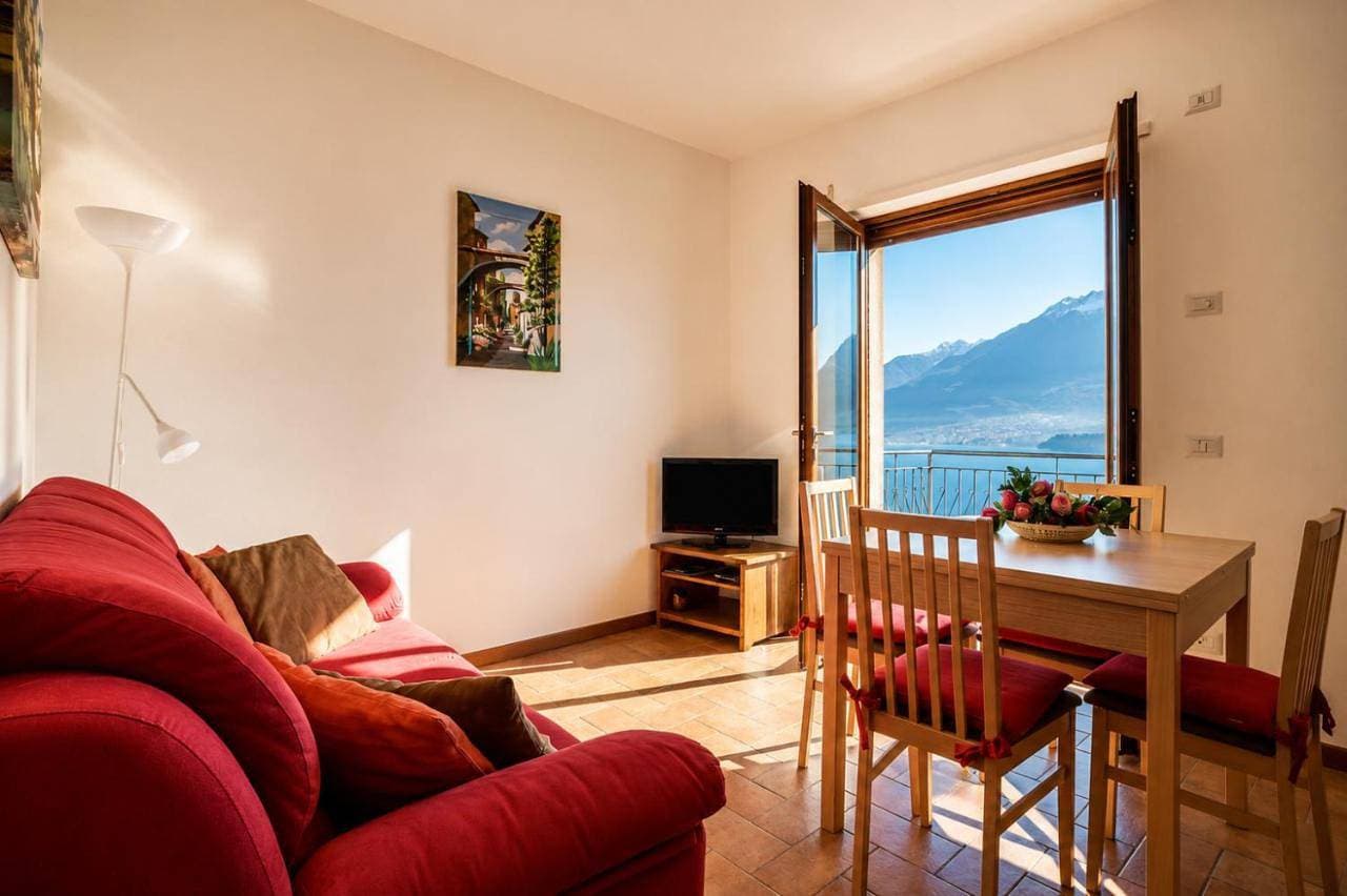 Foto 2 von 5: Apartment with Lake View