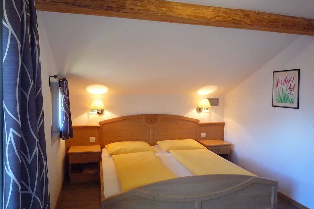 Foto 2 von 27: Ferienwohnung mit großem Panoramabalkon und biologischem Naturbadeteich